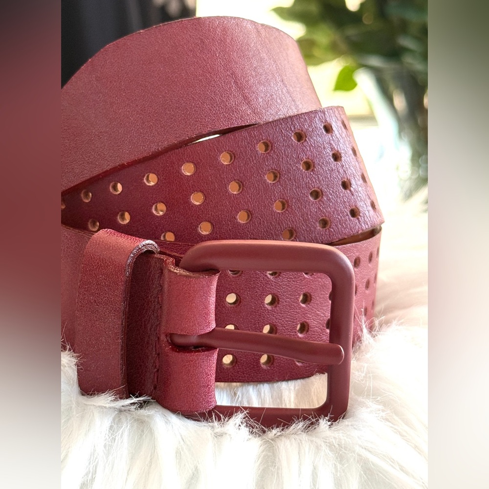 🇨🇦 Brave Leather Collection - Red Monochromatic perforated Leather Belt - Picture 7 of 9